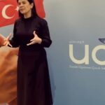 Ahu Yağtu Instagram - Dun sevgili @saadetozkanefe nin cagrisiyla cocuklara destek olabilmek icin bir araya geldik, yapabileceklerimizi ve projeleri konustuk. Bu surec uzun, her cocuk bizim cocugumuz, uzerimize duseni yapmaya haziriz ♥️ Biz UCİM olarak ilgili Bakanlıklarımız, İl Müdürlüklerimiz ve resmî kurumlarımızla birlikte çalışmaya hazırız. Devletin ve toplumun ayrılmaz bir parçası olan sivil toplum kuruluşları olarak üzerimize düşeni yapmak istiyoruz! SİVİL TOPLUM GÖREVE HAZIR! #siviltoplumgörevehazır @ucimorgtr @yucelceylancom