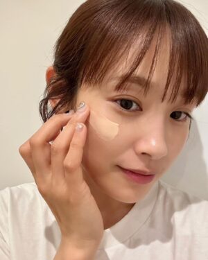 Ai Takahashi Instagram - 大好きなN organic Vieシリーズから
#UVクリーム が出ましたよっ🤭🤍

大好きな目元美容液にも入っている
バクチオール（整肌成分）が配合されてるのです😋💪🏻

SPF50 PA    で紫外線対策は
ばっちりだけど
スキンケアとしても使える処方だから
朝用クリームとしても使える😎💪🏻
〈朝用クリーム×日焼け止め× 化粧下地〉
と、1本3役のクリームなんだよー！素敵🥺

スキンケアのようにみずみずしくて
つけている事を忘れてしまうくらい
肌なじみがよくて、ファンデを塗らなくても
元から肌が綺麗な仕上がりにっ❕❕❕

おすすめポイント✍️
①UVなのにバクチオール(整肌成分)“配合で素肌を整えるスキン ケア効果が期待。
②カプセル状処方でセラミド(セラミドNG/保湿成分)がお肌の角質層まで浸透して、肌を優しくバリアしてくれる。

ロフトとか、バラエティショップでも買えるみたいだから
このみずみずしいテクスチャー試しに行ってみてねっ！！！是非、いい香りにも包まれてくださいね🤭❤️

#norganic 
#norganicvie 
#デイケアモイストUVクリーム 
#下地 
#ノーファンデ 
#日焼け止め 
#UVケア
#PR