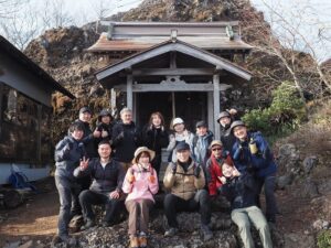 Ai Takahashi Instagram - 本日17:30からっ！
NHKBS「にっぽん百低山」
青葉山編が放送となります⛰️❤️

初めて本格的な登山をしましたが
ほんっっっとに
楽しかったです🥰
吉田類さんも優しいし
いろんなお話をしてくださって
勉強になりましたっ！！！

是非みてくださいっ！

#にっぽん百低山 #福井県 #青葉山 #nhk #tv # tvshow #百霊山 #霊山 #japan #nippon #FUKUI 📷撮影/藤川満