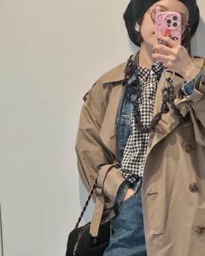 Ai Takahashi Instagram - 今日、さみぃな。

外出て
寒すぎて
すぐにトレンチコート🧥
羽織りました☺️

それでも寒かったなぁ〜

お部屋の掃除してたら
ずっと探してた
SABAE眼鏡出てきました🥺🫶🏻
@nochinooptical 🕶️
これ、やっぱすきぃー！