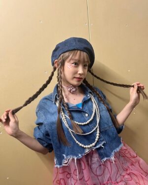Ai Takahashi Instagram - 🍓🎀🎈🛍️🎟️🏄🏼‍♀️🥡🍬🍧🧄🐽👛🧠

きのーの
ゴキゲンズは
ピンク担当でしたっ🤤💖

黄色も担当してて
その時々によって変わってもいい
ってのが
ゴキゲンズスタイルです☺️🫶🏻

#いちごといえばわたし
#pinkhouse #mikiosakabe #今日のたかはし
#ご機嫌コーデ #ゴキゲンズ #gokigens #高橋愛
#fashion #派手派手#派手好き #デニム
