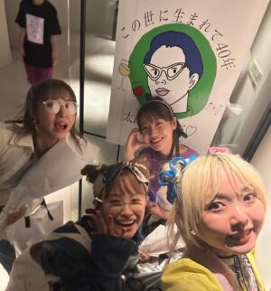 Ai Takahashi Instagram - 🍷🎂🍾🍇🪄🌼🥰✌🏻💄🧚🏻💖🦢🪽🌷✨
ㅤㅤㅤㅤㅤㅤㅤㅤㅤㅤㅤㅤㅤ
ㅤㅤㅤㅤㅤㅤㅤㅤㅤㅤㅤㅤㅤ
大好きなたろちゃんの40歳のお祝い🥂に
あべプロと、ゴキゲンズで駆けつけたよっ🌈🌈🌈

幸せ空間に
私たちも幸せいっぱいになりました💖💖💖
@tarolingal ちゃんっ
おめでとぉ🥳