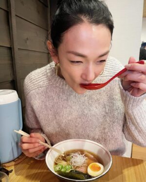Ai Tominaga Instagram - ⁡
🤩RAMEN🤩
2024年ラーメンその1
添加物なし！麺は全粒粉！
このスープの旨さは驚愕
⁡
あ、ところで年2回のラーメン辞めます
これからは好きな時に食べるぞ！
⁡
#あごだしラーメン
#食いしん坊シリーズ
#ramen
⁡