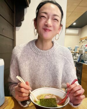 Ai Tominaga Instagram - ⁡
🤩RAMEN🤩
2024年ラーメンその1
添加物なし！麺は全粒粉！
このスープの旨さは驚愕
⁡
あ、ところで年2回のラーメン辞めます
これからは好きな時に食べるぞ！
⁡
#あごだしラーメン
#食いしん坊シリーズ
#ramen
⁡