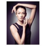 Ai Tominaga Instagram - ⁡ New work for @precious.jp × @cledepeaubeaute ❤︎ ⁡ @hiroshikutomi @takako_aoki_stylist @yuka_washizu @tetsuyayamakata @kiho ⁡