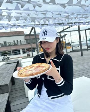 Ai Yoshikawa Thumbnail - 139.1K Likes - Most Liked Instagram Photos