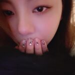 Ailee Instagram - 카누야.... 엄마 네일아트 자랑 좀 하자... kanu... can i please show off my nails for just a second tho...?