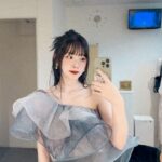 Airi Suzuki Instagram - ✴︎ 昨日のライブ☺︎ 　 みんなで「最強の推し！」を歌ったり @harmoe_official ちゃんリクエストで「初恋サイダー」に乱入させてもらったり 後輩の @ocha_norma_official ちゃんからのリクエストで、一緒に°C-uteの「Kiss me 愛してる」を踊ったり @masayoshi_oishi_ さんと「DADDY DADDY DO!」デュエットしたり🤙 コラボだけでも潤いすぎてたライブでした☺️✨ 　 対バンライブ的なものは、いっつもワクワクする反面、不安もたっぷりで立つんだけど、昨日はなんだか余計にその感じが増し増しになってて😗 オーイシさんがいる時にそういう感じのモードになったのが初めてすぎて、愛理ちゃんもそういうとこあるんや😏って言われちゃいました。笑 初めてのみなさま、あたたかく受け入れてくださってありがとうございました☺️またライブで会えたら嬉しいです！ そしてお馴染みのみんなも、支えてくれてありがとう！降り注ぐ声援、心強かったです。ほんとに！涙出ちゃう！もっと強くならなきゃね、わたしも！！ 昨日もらったパワーを糧に、今日からもまた自分らしく生きてくぞっ。いつもありがとう♡ tops @mmu_ka_ necklace @hemca_official earring,silver dia×Perl ring @masaejewelry @rhodes_showroom #最近の衣装たち　 昨日の衣装もベリーベリー可愛くて幸せ！ キスミー踊るからタイトめスカートにしてみた😏 (尚、本日首が筋肉痛でなつかしい痛み) #かたりあ