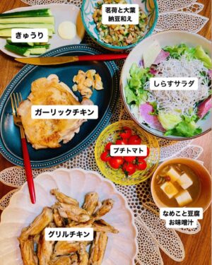 Airi Taira Instagram - 夕食タイム♡

子供のご飯で1番簡単なのは"二色丼"だと思ってた‼︎

先日、酒井選手のご自宅にお邪魔したら奥様が子供達にグリルチキンを作ってくれてた😍

一瞬でなくなるぐらい皆んなたくさん食べていてその光景が微笑ましかった🥹

フランスに居た時もボロネーゼや海老カレーなど色々作ってくれて子供メニューのレパートリーが増えて有り難かった🤩

会うと色々学ばせてもらえてほんとに嬉しい時間❤️

そんなわけで🤭✨
連日グリルチキン😍
#平飯#これもあれも食べれるんだー　と嬉しくなる#酒井選手ファミリー#ありがとう#子供が好きなご飯#知れて嬉しい#グリルチキン#ハマってる