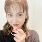 Airi Taira Instagram - 理想のおやつが完成🤗イェーイ) これまで子供達とおやつタイムする時に感じるおやつの罪悪感🥺 そんな罪悪感をなくす家族みんなで食べられる おやつシリーズを作っちゃいました🤩 不要な添加物や白砂糖は抜いて、それでも美味しくなるように、バンビーノやべベック、べべにもどんな風にしたら食べてもらえるのか、実際に見せながら食べてもらった‼︎ 「おいしい!」とグッジョブしながらバクバク食べてるし、私も罪悪感なく「これなら毎回楽しいおやつタイムになる」と確信できておやつタイムがより楽しいものになりました✨ 小包装だから持ち運びはもちろん、家族や友達みんなでおやつを楽しむのにぴったり✨ みんなで食べれるように量も結構入ってます😍 全国のコンビニ、スーパー、ドラッグストアなどで 9/4(昨日)から発売してるので、ぜひ、お手にとってみてほしいです😻 #食育企画　#おやつ