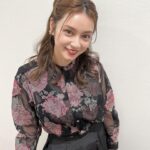 Airi Taira Instagram - OA告知📺 4月2日(今日)夜7:57〜テレビ朝日「家事ヤロウ2時間SP」 ずーっと出たかった番組🤩 美味しそうな食べ物情報が多く家事ヤロウで放送されるとレシピ真似てみたりすぐ買いに行ったり密かに好きな番組✨ 出演させて頂き嬉しかったです✨ ギャル曽根さんがお料理つくるんですがとっても美味しくて収録後すぐにギャル曽根さんのレシピ本買いました😍 #テレビ朝日#家事ヤロウ#VTR感動した#偉大なママ尊敬する #higashiyamapr スタイリストby@kanayama