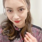 Airi Taira Instagram - OA告知📺 4月2日(今日)夜7:57〜テレビ朝日「家事ヤロウ2時間SP」 ずーっと出たかった番組🤩 美味しそうな食べ物情報が多く家事ヤロウで放送されるとレシピ真似てみたりすぐ買いに行ったり密かに好きな番組✨ 出演させて頂き嬉しかったです✨ ギャル曽根さんがお料理つくるんですがとっても美味しくて収録後すぐにギャル曽根さんのレシピ本買いました😍 #テレビ朝日#家事ヤロウ#VTR感動した#偉大なママ尊敬する #higashiyamapr スタイリストby@kanayama