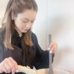 Airi Taira Instagram - 😅🙏 昨日Twitterメッセージ送ってくれた方ありがとうございました😅 インスタライブ分からなかった🥲 また機会あったら妹から聞いてやってみます😆 離乳食作り☺️ 早いね！！ モリモリ食べるから追いつかない😅 #インスタライブやってる気分の動画#離乳食作り#自分にガンバレってね#😅