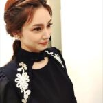 Airi Taira Instagram - テレビ出演📺 テレビ朝日「夫が寝たあとに」 4月13日(土) 24:30-25:00 私が大好きな番組🥹 この番組を知ったのは子供達の寝かしつけが終えて夫とトークタイムも終えておやすみなさい!した後、本当に、"夫が寝たあとに"「ん？このタイトルなんだ〜？」と思ってTVerから知ったんです‼️ たぶん全放送見てます😆 みんなが寝静まった後、ひとりアイスをこっそり食べながら見る私のご褒美タイム😍 司会のミキティーさんがズバッと物申してくれたり横澤夏子さんがありのままの素顔で泣いてて同じ気持ちになって泣いたり😭 もう私は、この番組を"主婦の味方"だと思ってます🤩 どのママのお話を聞いても「あぁーあるある！わかるわかる！」と、実際お会いしてないのに共感し合える最高の仲間番組が出来た!と思ってます🤝 そんな中、まさかの出演依頼を頂けて、ビックリで嬉しくて、収録当日までソワソワ過ごしちゃってました🙈 打ち合わせをさせて頂く前も私の価値観てズレてるんじゃないか？とか、撮影の日も、いつもは周りにフォローしてくださる芸人さんが居てくれてますが私ひとりでちゃんと喋れるのだろうか?と、とにかく色んな意味で緊張してました！！ 実際、本番になると、あっという間に終わってしまい、何をどう話したのかということよりも、楽しすぎて驚きました‼︎ 子供が側にいない空間で同じママ同士だけのママ会って、こんなにも楽しいの⁈と驚きました😭‼️感動) 収録終えた瞬間、涙がダダ漏れ始めてザワつかせてしまいました…。 よっぽど楽しかったんだと思います❤️ 育児話をこんなにも聞いてもらえて分かる〜と同じ目線になってもらえて仲間がすぐ側に居てくれてる‼︎みたいな🥹 ほんとに、ほんとに、嬉しくて楽しかったです。 (今も書きながら涙ダダ漏れなんですけど💦) 私を呼んでくださって本当にありがとうございました‼︎ きっとこの番組じゃなかったら幼き時期のカオス達のリアル育児を語ることはなかったんじゃないかなーと思います😊 話すことにより気持ちが切り替えられたり、共感してもらえることでまたさらに勇気づけられたり、明日への源になったり、数時間離れた子供達に優しく接することができたり、本当に私にとっての記念になりました🙈 衣装も見た瞬間「着てみたい‼︎」と思いヘアーも可愛いアレンジして頂いて、なんだかとっても嬉しかった日になりました😍 しっかりしたタイプではないので(みんな知ってるか😅)私の育児…心配だらけかもしれませんが😅 ぜひ見てください😁 #平愛梨#夫が寝たあとに#主婦の味方#世の中のパパ達も見てほしい#主婦の気持ちの答えがつまってる#ミキティーさん#横澤夏子さん#お会いしてさらに大好きになりました#ありがとうございました