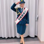 Airi Taira Instagram - 👮‼️ 郡山北警察署本宮分庁舎 「年末年始の交通事故防止　県民総ぐるみ運動」 1日警察署長を務めさせて頂きました。 事務所の社長の地元である福島県✨ 本宮市長様や皆様が社長への恩をお話ししてくださり嬉しかったです🥹 サンライズもとみやで「なりすまし詐欺寸劇」やパトカーに乗って見回りしながら本宮駅に行きチラシ配りをしたりFMモットコム「今夜もんだNIGHT！」生放送に出させて頂いたり1日皆様とご一緒させて頂けて日常じゃ知れないことをたくさん教えて頂きました！ それぞれの職を一生懸命に全うし、世のため!人のために!と頑張ってくださるお姿に、また私も、育児、家事頑張ろう!と気持ちを奮い立たせて頂きました🥹 そして事故防止の呼びかけに、気をつけながら過ごさなきゃなーと改めて意識が変わりました。 社長が大事に思う地元の福島県郡山で普段は感じれない気持ちに気づかせてもらえてとっても充実した1日になりました🥹 あたたかくほっこりしました🙏 本当にありがとうございました🥹 #平愛梨#1日警察署長#福島県#郡山北警察署#年末年始の交通事故防止県民総ぐるみ運動#皆様ありがとうございました#また行きたい