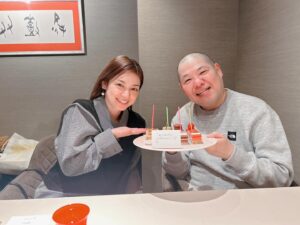Airi Taira Instagram - 何年振りかの会食🥹

ずーっとずーっと会いたかったー‼︎✨

先日、井森師匠と友近さんと三瓶さんとランチタイム😍

お食事も美味しくてずっと笑いっぱなし🤭

三瓶さんが先月23日お誕生日だったのでお祝いも兼ねて✨

こうして日記のように書いてる今、何がハイライトだったかは忘れてしまったけど😂

とにかくずっと笑ったお昼時間😆

また美味しいものを一緒に食べに行きたい🤩
#数年振りの集合#たくさん笑った#楽しかった#美味しかった#来年#旅行できますように