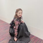 Airi Taira Instagram - OA告知📺 4月2日(今日)夜7:57〜テレビ朝日「家事ヤロウ2時間SP」 ずーっと出たかった番組🤩 美味しそうな食べ物情報が多く家事ヤロウで放送されるとレシピ真似てみたりすぐ買いに行ったり密かに好きな番組✨ 出演させて頂き嬉しかったです✨ ギャル曽根さんがお料理つくるんですがとっても美味しくて収録後すぐにギャル曽根さんのレシピ本買いました😍 #テレビ朝日#家事ヤロウ#VTR感動した#偉大なママ尊敬する #higashiyamapr スタイリストby@kanayama