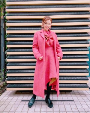 Airi Taira Instagram - 本日OA📺

19時〜テレビ朝日
「ザワつく!路線バスで寄り道の旅2時間SP」

最高しかないとんでもなく楽しいロケでした🤩

気心知れた方々とのロケ✨

普段の、育児のご褒美時間を頂いてしまったかのような終始笑いの絶えない楽しい時間を過ごさせて頂きました。

長嶋一茂さん♡
テレビ越しで見ていても面白いですが実際にお会いすると自由気ままに思いつきで突っ走るお姿が一茂さんワールドすぎて我々小人が着いていくドック先生のようでとても面白くて楽しかったです！
この時代に常に居てほしい!と思いました♡

サバンナ高橋さん⭐︎
木曜ヒルナンデスでずーっとご一緒させて頂いてたのでお会いすると安心するンデス✌️
高橋さんは老若男女問わず、すかさずスコンッとツッコミしたりスタッフさんの雰囲気を察して進行してくださったりまとめがうますぎました‼︎
だから信頼されるんだ!と納得しました✨

ファンタジーことウエンツ瑛士くん😆
10代から一緒にレッスンしてたから仲良しを通り越して同士?みたいな感じの存在✨
ファンタジーはずーっと小言をボソボソ言ってる🤣
存在が爆笑！！！
お昼ご飯になると演者さん全員分のお水を取りに行ってくれたり🥹感動)
私がやらなきゃならないのに…とファンタジーの振る舞いは学ぶものがありました。

ハリセンボンさん♡
全然違うおふたり！
私の息子も年子で全然タイプが違うのでおふたりが揃うお姿からこんな風に接するといいんだーと気づかせて頂けました♡
はるなさんのツッコミはスピードの速さに大変感動しました‼︎凄すぎます‼︎本当に‼︎
はるかさんはお話をさせて頂くたびにもっともっと色んなことを知りたくなる方でした！
はるかさんが笑ってくれるとみんなが嬉しそうでした♡

宮川大輔さん✨
合流するまでみんなを待ってくださってましたがお会いするとマシンガントークでカメラが止まるとすぐにご挨拶されてて感動しました！
大輔さんの大きな声、分かりやすくお話ししてくださって有り難かったです！

またお会いしたい方々でした🥹
この場をかりましてありがとうございました🙏
@eiji_wentz_official 
@shigeo0128 
@harisenbon_haruna 
@miyagawadai 
#テレビ朝日#ザワつく路線バスで寄り道の旅#2時間スペシャル#麻布台ヒルズ#バスに乗り続けたかった#楽しい方々との時間#ありがとうございました#はるなさん#18年間もツッコミ#凄すぎます#色々知れて嬉しかった#本当に気分上々したから#音楽つけちゃった