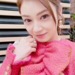 Airi Taira Instagram - 本日OA📺 19時〜テレビ朝日 「ザワつく!路線バスで寄り道の旅2時間SP」 最高しかないとんでもなく楽しいロケでした🤩 気心知れた方々とのロケ✨ 普段の、育児のご褒美時間を頂いてしまったかのような終始笑いの絶えない楽しい時間を過ごさせて頂きました。 長嶋一茂さん♡ テレビ越しで見ていても面白いですが実際にお会いすると自由気ままに思いつきで突っ走るお姿が一茂さんワールドすぎて我々小人が着いていくドック先生のようでとても面白くて楽しかったです！ この時代に常に居てほしい!と思いました♡ サバンナ高橋さん⭐︎ 木曜ヒルナンデスでずーっとご一緒させて頂いてたのでお会いすると安心するンデス✌️ 高橋さんは老若男女問わず、すかさずスコンッとツッコミしたりスタッフさんの雰囲気を察して進行してくださったりまとめがうますぎました‼︎ だから信頼されるんだ!と納得しました✨ ファンタジーことウエンツ瑛士くん😆 10代から一緒にレッスンしてたから仲良しを通り越して同士?みたいな感じの存在✨ ファンタジーはずーっと小言をボソボソ言ってる🤣 存在が爆笑！！！ お昼ご飯になると演者さん全員分のお水を取りに行ってくれたり🥹感動) 私がやらなきゃならないのに…とファンタジーの振る舞いは学ぶものがありました。 ハリセンボンさん♡ 全然違うおふたり！ 私の息子も年子で全然タイプが違うのでおふたりが揃うお姿からこんな風に接するといいんだーと気づかせて頂けました♡ はるなさんのツッコミはスピードの速さに大変感動しました‼︎凄すぎます‼︎本当に‼︎ はるかさんはお話をさせて頂くたびにもっともっと色んなことを知りたくなる方でした！ はるかさんが笑ってくれるとみんなが嬉しそうでした♡ 宮川大輔さん✨ 合流するまでみんなを待ってくださってましたがお会いするとマシンガントークでカメラが止まるとすぐにご挨拶されてて感動しました！ 大輔さんの大きな声、分かりやすくお話ししてくださって有り難かったです！ またお会いしたい方々でした🥹 この場をかりましてありがとうございました🙏 @eiji_wentz_official @shigeo0128 @harisenbon_haruna @miyagawadai #テレビ朝日#ザワつく路線バスで寄り道の旅#2時間スペシャル#麻布台ヒルズ#バスに乗り続けたかった#楽しい方々との時間#ありがとうございました#はるなさん#18年間もツッコミ#凄すぎます#色々知れて嬉しかった#本当に気分上々したから#音楽つけちゃった
