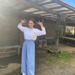 Airi Taira Instagram - 今夜7:25テレビ東京 「ヤギと大悟」📺 7年振りのロケ✨ 5ヶ月赤ちゃんと初めて数時間離れることになるけど大丈夫かな〜と、実家から子守りに来てくれた母に託してロケへ飛び込んでみた✨ ヤギさんと大悟さんとひたすらお散歩✨ ただただ楽しくてあっという間のロケでヤギさんから人間と変わらないココロの喜怒哀楽を学んだ🥹 7年振りのロケで「私らしく」居させてもらえたことが何より楽しくて大悟さんに感謝デス🙏 西野さんにもお会いできて嬉しかった🥰 ありがとうございました🙏 #ヤギと大悟#ありのままのロケ#自由気ままに#楽しかった#授乳中だから#ロケが心配だったけど#やっぱり#ロケは楽しい#地方大好き#ありがとうございました