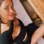 Aisha Sharma Instagram - Q - Do I ever do stress ? A - No , stress doesn’t really go with my outfit .