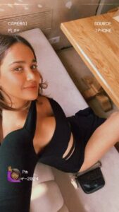 Aisha Sharma Instagram - Q - Do I ever do stress ? A - No , stress doesn’t really go with my outfit .