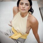 Aislinn Derbez Instagram - ¿Sabías que este bolso icónico Peekaboo es realizado absolutamente a mano por los artesanos de @fendi con una técnica emblemática que se ha utilizado por casi un siglo, desde 1925? #FendiPeekaboo 📸 @miguellxrx Styling @marmolviejo