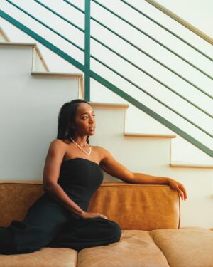 Aja Naomi King Instagram - When you look at your kitchen and wonder…shall I have cookies? Or will it be ice cream? 🍪🍨🤔

📷: @rionoir