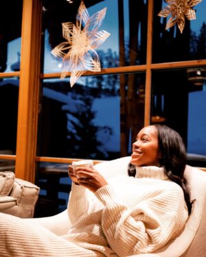 Aja Naomi King Instagram - My Holiday Bucket List
- Be Cozy AF ✅
- See something Spectacular ✅
- Laugh til I cry with people I love ✅
Wishing you all joy and peace always ♥️♥️♥️