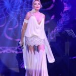 Ajda Pekkan Instagram - Bayramınız kutlu olsun, Kıbrıstan kucak dolusu selamlar sevgiler 💖 Nice bayramlara sağlıkla huzurla, ülkemizde ve bölgemizde barış içinde kavuşmak , kutlamak nasip olsun… Sizi seviyorum 🩷 Ajda Kostüm @burcusedefofficial Photo @boragokhan Organizasyon @haluk_senturk Hair&makeup @hakankultur @qbyhairfabric @grandsapphirecasino @sedefayguen Music director @tariksezerofficial #kıbrıs#grandsapphirehotel #iyibayramlar ajdapekkan #