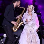 Ajda Pekkan Instagram - Aman Adanalı Canım Adanalı 🥁 … Sevgili Adanalılar , Adana konserimizde Akdeniz insanın sıcaklığını , coşkusunu ve tabiki olağanüstü misafirperverliğini bana ve bizlere çok güzel hissettirdiniz. Hepinize sonsuz teşekkürler 🙏🏻 Söz veriyorum tekrar buluşacağız ❤️ Ajda … Kostüm @burcusedefofficial 📸 @boragokhan #adana#ajdaturnede#ajdapekkan#kerkisolfej #çukurovaüniversitesi #