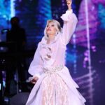 Ajda Pekkan Instagram - Aman Adanalı Canım Adanalı 🥁 … Sevgili Adanalılar , Adana konserimizde Akdeniz insanın sıcaklığını , coşkusunu ve tabiki olağanüstü misafirperverliğini bana ve bizlere çok güzel hissettirdiniz. Hepinize sonsuz teşekkürler 🙏🏻 Söz veriyorum tekrar buluşacağız ❤️ Ajda … Kostüm @burcusedefofficial 📸 @boragokhan #adana#ajdaturnede#ajdapekkan#kerkisolfej #çukurovaüniversitesi #