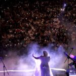Ajda Pekkan Instagram - Yazdan kalan nefis bir Antalya gecesinde çok keyifli bir konserdi.Enerjiniz ,sıcaklığınız , hiç durmayan alkışlarınız beni çok mutlu etti, iyi ki varsınız 💙 #antalya #ajdaturnede #süperstar #ajdapekkan # 📸 @boragokhan Kostüm @burcusedefofficial