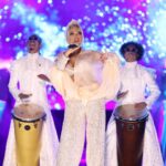 Ajda Pekkan Instagram - ANKARA ⭐️💫 Olağanüstü ev sahipliğiniz için müteşekkirim, çok keyif aldığımız ve hep beraber çok eğlendiğimiz bir gece oldu , emeği geçen herkese çok teşekkürler ediyorum 💫🙏🏻🧿💙 Kostüm : @burcusedefofficial Hair & Make up @hakankulturofficial @özerkabil 📸 @boragokhan Prodüksiyon @caganogut @kerkisolfej @atilimsahne @atilimuniv#ajdaturnede#ajdapekkan#ankara#atılımsahne#kerkisolfej#ajda#süperstar#
