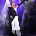Ajda Pekkan Instagram - Cumhuriyetimizin 100.yılını layık olduğu coşkuyla kutladık . Cumhuriyetin kazanımlarıyla bu topraklarda huzur ve barış içinde yetişmiş ve bugünlere gelmiş bir Cumhuriyet kadını olarak bir kere daha Ulu önderimiz Atatürk ve silah arkadaşlarını, tüm şehit ve gazilerimizi şükran ve minnetle anıyorum. Bu vesileyle çok değerli Menemen halkı ve Belediye başkanımız @pehlivanaydinn beyefendiye misafirperverlikleri ve harika organizasyonları için tekrar çok teşekkürler ediyorum. 🇹🇷🙏🏻 📸 @boragokhan