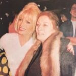 Ajda Pekkan Instagram - Ahh Anneciğim, 25 yil dile kolay, sana olan özlemim hic dinmedi , huzur içinde uyu 🙏🏻 Anneler gününüz kutlu olsun.