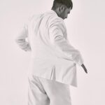 Akın Akınözü Instagram - keep calm and carry on @vogueturkiye #MrVogue —— Röportaj: @canremziergen Moda editörü: @tugcebahcivangil Fotoğraf: @aliyavuzata Saç: @talatkivrak Makyaj: @m.perilhou Fotoğraf asistanları: Samet Yilk, Ege Yaralaz @dcmproduction Moda editörü asistanı: @senasecen1