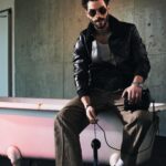 Akın Akınözü Instagram - 2 0 2 2 @lofficielhommesturkiye Genel Yayın Yönetmeni @baglankeskin Fotoğraf @erdi_dogan Moda editörü @yagmurkural_ Saç stylisti @akinunalofficiall Makyaj artisti @zeynepdombaycioglu