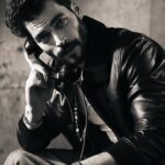 Akın Akınözü Instagram - 2 0 2 2 @lofficielhommesturkiye Genel Yayın Yönetmeni @baglankeskin Fotoğraf @erdi_dogan Moda editörü @yagmurkural_ Saç stylisti @akinunalofficiall Makyaj artisti @zeynepdombaycioglu