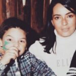Akın Akınözü Instagram - Beni sevdiğin,desteklediğin ve yetiştirdiğin için teşekkür ederim canım annem. Çok çalıştın... Dünyanın en zor mesleğini üstlenen tüm annelerin anneler günü kutlu olsun🙏