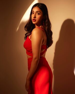 Akansha Ranjan Kapoor Instagram - rose to the occasion 🌹

@jioworldplaza