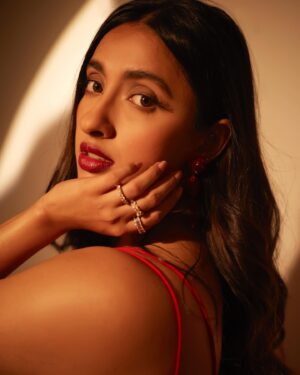 Akansha Ranjan Kapoor Instagram - rose to the occasion 🌹

@jioworldplaza