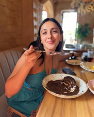 Akansha Ranjan Kapoor Instagram - 30 & wholesome 😌☀️🍰🥂