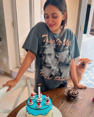 Akansha Ranjan Kapoor Instagram - 30 & wholesome 😌☀️🍰🥂