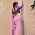 Akshara Singh Instagram - और मैं हूँ………………. ♥️ #aksharasingh #simplicity #sareelove #bindi #lfl