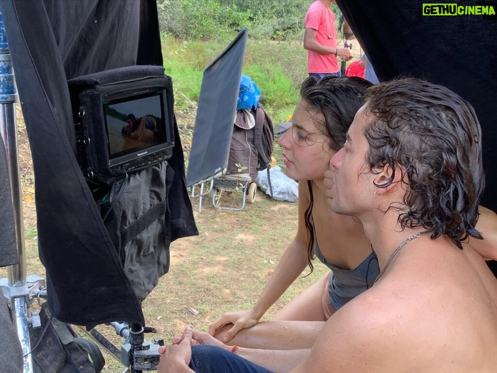 Alanis Guillen Instagram - Reverberando a alegria de ver Pantanal indicado ao @iemmys desse ano como melhor novela! Ver essa obra tão viva e transbordando é lindo demais! Cada momento desse, viver esse Pantanal, no quente e no frio, no molhado e no seco, com as aguas, com os bichos, se descobrindo bicho, o encontro com o outro, consigo, revirada, tudo que se criou, recriou, se descobriu e se abriu. Foi muito e ainda é. Um viva a todos os parceiros que construíram essa historia e todos vocês que viveram ela com a gente!!!! “E é!”, como diria Juma quando é atravessada por algo que ultrapassa a linguagem e fica.