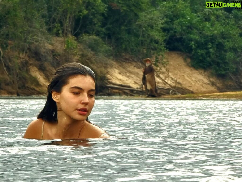 Alanis Guillen Instagram - Reverberando a alegria de ver Pantanal indicado ao @iemmys desse ano como melhor novela! Ver essa obra tão viva e transbordando é lindo demais! Cada momento desse, viver esse Pantanal, no quente e no frio, no molhado e no seco, com as aguas, com os bichos, se descobrindo bicho, o encontro com o outro, consigo, revirada, tudo que se criou, recriou, se descobriu e se abriu. Foi muito e ainda é. Um viva a todos os parceiros que construíram essa historia e todos vocês que viveram ela com a gente!!!! “E é!”, como diria Juma quando é atravessada por algo que ultrapassa a linguagem e fica.