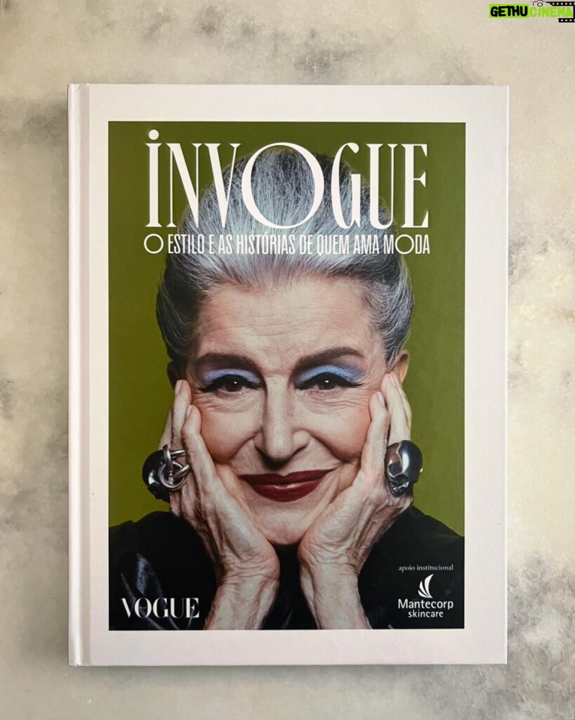 Alanis Guillen Instagram - Celebrando #InVogue o primeiro livro da @voguebrasil ao lado de mulheres artistas brasileiras que tanto admiro. Fotos: @msabah Styling: @guilhermealef Beleza: @manubarbara Direção de arte: @juliakoala Produção executiva: @carolishimaru e @deialansky Assistente de Produção executiva: @thaizeoliveira Produção de Moda: @nuryaboni e @eufedra Assistentes de foto: @d.diegolima2 Assistente de Beleza: @julianamartins.art Retouch: @ffew.retouch Camareira: @anapaula_camarim