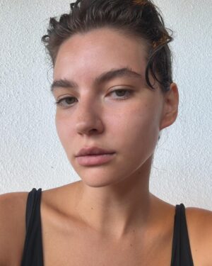 Alanis Guillen Instagram - juro que abri a camera sem querer e ate eu fiquei: parabens
