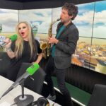 Alaska Instagram - Cada domingo a las 10 de la mañana, colaboración en @porfinnoeslunes de @ondacero. Me lo paso bomba preparando la selección musical de cada programa. * Esta publicación es una comunicación sobre mis diversas actividades profesionales - es información para mis seguidores - entiendo que la libertad de compartir esto se sobrentiende en la naturaleza misma de las redes sociales